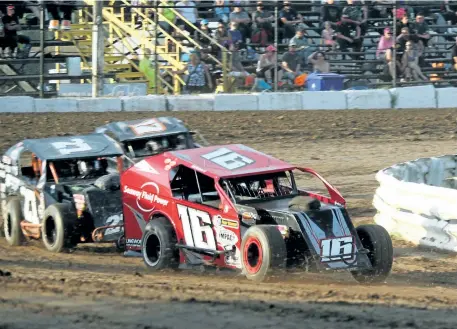  ?? SOFTTOUCH PHOTO ?? Brent Begolo of Thorold speeds around the track at Merrittvil­le Speedway in Thorold.