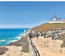  ?? ?? Cabo da Roca gilt als der westlichst­e Punkt des europäisch­en Festlandes. Er liegt westlich von Lissabon in 140 Meter Höhe.