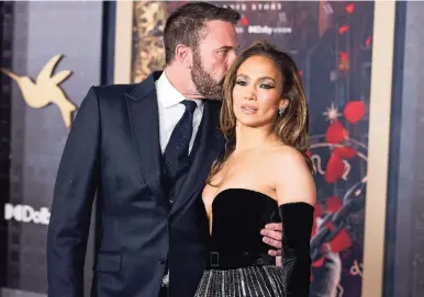  ?? ?? Ben Affleck und seine Frau Jennifer Lopez bei der Premiere von „This Is Me... Now“