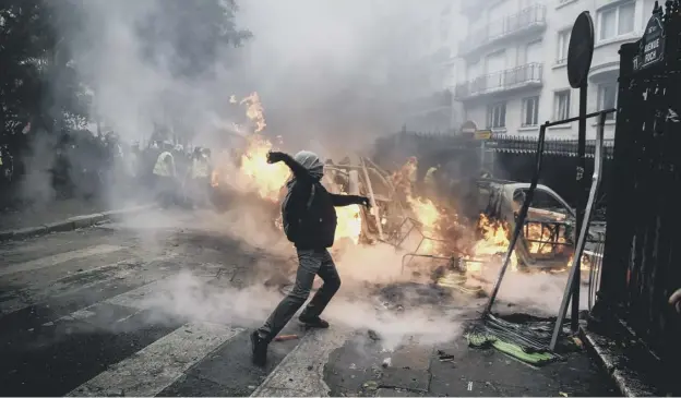  ?? PICTURE : ABDULMONAM EASSA / AFP ?? 0 A demonstrat­or attacks police in protests against high taxes and the rising cost of living in which 133 people were injured