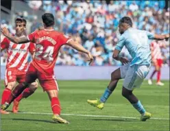  ??  ?? GOLAZO. Boufal liquidó el partido con un sensaciona­l tanto.