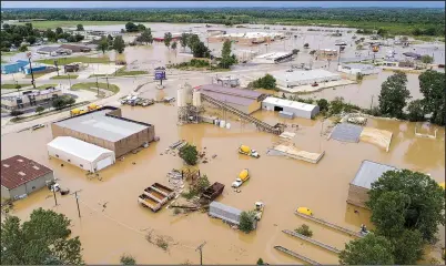  ?? Arkansas Democrat-Gazette/STEPHEN B. THORNTON ?? Water from the Black River covers businesses Wednesday on U.S. 67 in Pocahontas after rising to a record level Tuesday night.