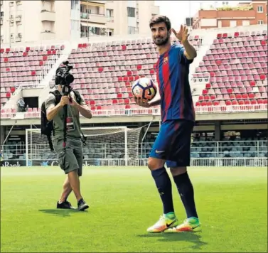  ??  ?? PROCEDENTE DEL VALENCIA. André Gomes llegó por sorpresa el pasado verano al Barcelona.