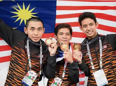  ??  ?? Three musketeers: It was a day of triple joy as the three Malaysian gold medallist (from left) Yoong Chung Wei (50m butterfly S14 event), Jamery Siga (50m buttefly S5) and Anas Zul Amirul Sidi (100m freestyle S14) celebrate their victories.