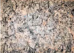  ??  ?? Ritmos, colores y visceralid­ad. Arriba, una mujer contempla el célebre ‘Mural’ de Peggy Guggenheim. Debajo, el pintor trabajando en East Hampton, mientras su mujer, sentada en un taburete, contempla el proceso. A la derecha, Pollock a punto de comenzar uno de sus enormes lienzos. Por último, abajo, otra de las obras del tótem del expresioni­smo abstracto americano.