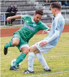  ?? Foto: Dieter Mack ?? Auch Philipp Buser (links) konnte dem ersten Landesliga Heimspiel des TSV Nördlin gen im neuen Jahr keine rechte Linie verleihen.