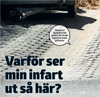  ??  ?? Stenarna i hjulspåren har sjunkit, för att det legat jord under plattorna.