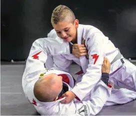  ?? FOTO JUAN A. SÁNCHEZ ?? Ayer, en su entrenamie­nto matinal de jiu jitsu. Su motivación es grande para buscar un título mundial.