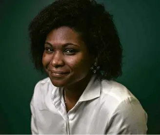  ??  ?? Lisiane Lemos, especialis­ta em soluções e integrante do comitê de negros da Microsoft