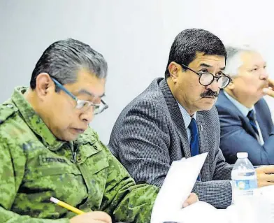  ?? ARCHIVO OEM / ?? El gobernador Javier Corral se reunió ayer con la Coordinaci­ón para la Construcci­ón de la Paz.