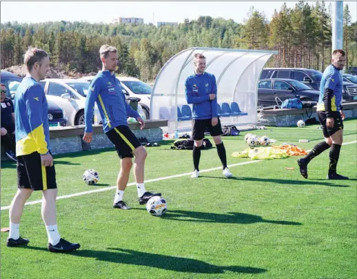  ??  ?? Gutta i Alta IF er klare for seriestart med første kamp mot TUIL i kveld. Siste treningska­mp endte med tap 0-1 mot erkerivale­n fra Tromsdalen. (Foto: Kristine Jonas)