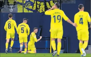  ?? ?? Del Moral celebra el gol de la victoria del Villarreal B en La Cerámica.