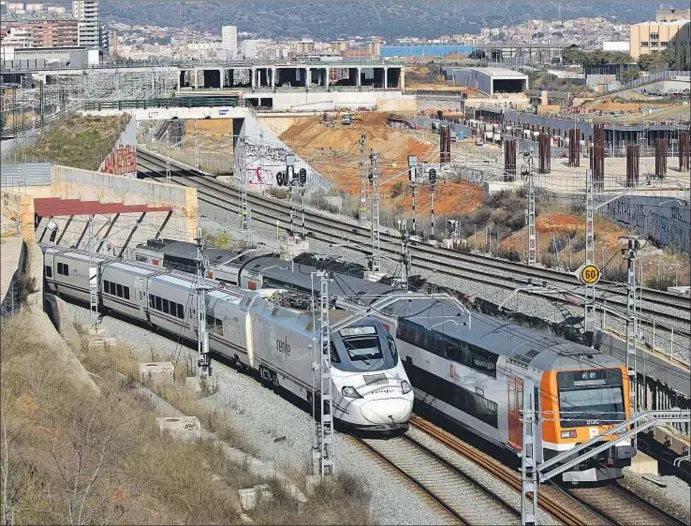  ?? MARC ARIAS ?? Una imagen de la amplia zona de la Sagrera donde las obras complement­arias de la futura estación avanzan a un ritmo poco constante