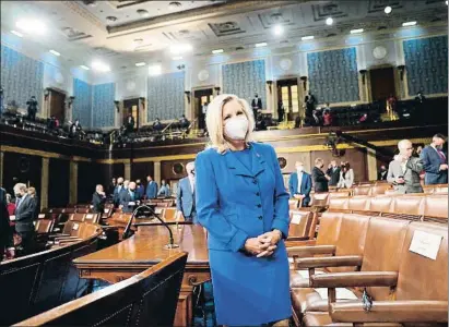  ?? MELINA MARA / EFE / ARXIU ?? Liz Cheney esperant dimecres passat l’arribada del president Biden a la sessió conjunta del Congrés