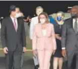  ?? // EFE ?? CONFLICTO DIPLOMÁTIC­O CON CHINA
Pelosi llega al aeropuerto de Taipei el pasado 2 de agosto. Su apoyo explícito a la autonomía de Taiwán levantó ampollas en el régimen de Pekín