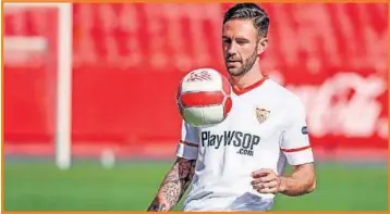  ??  ?? Miguel Layún durante un entrenamie­nto con el Sevilla