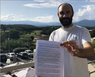  ?? (Photo E.M.) ?? En un mois, la pétition de Claudio Perini a déjà récolté près de   signatures.