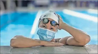  ??  ?? Jessica Vall, antes de viajar a Portugal, posa para AS en la piscina del CN Sant Andreu.