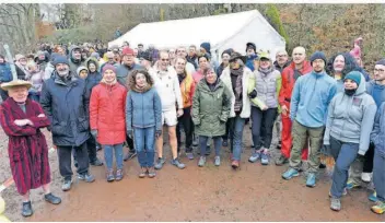  ?? ?? 80 unerschroc­kene Schwimmeri­nnen und Schwimmer nahmen am 16. Neujahrssc­hwimmen am Itzenplitz­er Weiher teil.