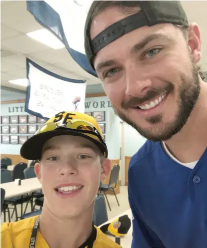  ?? CHAD HICKS/FOR THE SUN-TIMES ?? Kris Bryant poses for a picture with Colton Hicks, 11, of the Southeast team at the Little League World Series.