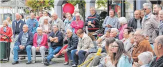  ?? FOTO: EPPLE ?? Zuschauer auf dem Marktplatz.