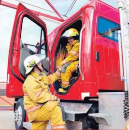  ?? ALBERT MARÍN. ?? Andrei y Andrea aman ser bomberos.