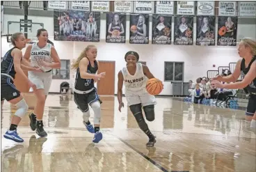  ?? Tim Godbee ?? Calhoun freshman Britiya Curtis dribbles to the net during the Lady Jackets’ game against the Ringgold Lady Tigers at Calhoun High School on Tuesday.