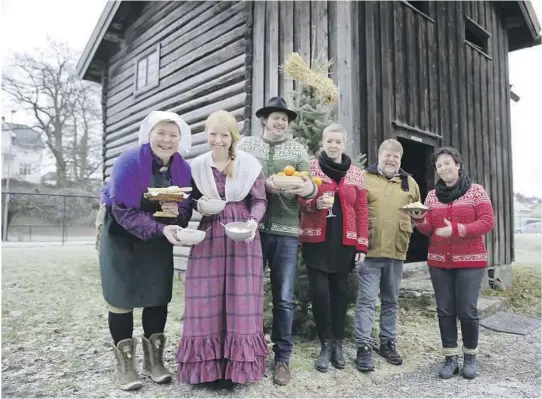  ?? ALLE FOTO: SINDRE OMENÅS ?? MATKULTUR: Brekkepark­en utvider sin markering av advent, med voksenkvel­d i parken lørdag. Fra venstre: Bodil Nordjore, Erine Solberg, Henrik Berg Larsen, Wenche Gyllensten, Jan Halvor Fjeld og Tone Lundeberg.