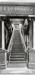  ??  ?? Paris: Auf der Weltausste­llung im Jahr 1900 sorgte diese Treppe für Aufsehen.
