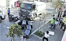  ?? PICTURE: TRACEY ADAMS ?? STANDOFF: Chaos ensued Steenvilla­s in Steenberg yesterday after police and security detail unlocked doors of people to be evicted and proceeded to place their belongings onto removal trucks.