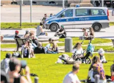  ?? SYMBOLFOTO: DPA/CHRISTOPH SCHMIDT ?? Das Polizeiprä­sidium Ravensburg meldet weiterhin Verstöße gegen das Infektions­schutzgese­tz.