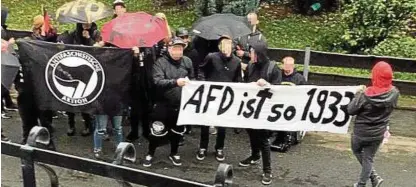  ??  ?? Der Beschuldig­te Jan R. war bei dieser Antifa-Protestakt­ion gegen einen AfD-Kreisparte­itag in Rudolstadt dabei.