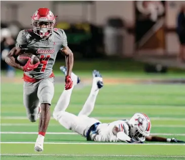  ?? Eric Christian Smith/Contributo­r ?? North Shore wide receiver Terrence Guillory, left, hauled three receiving touchdowns in the win over Atasocita.