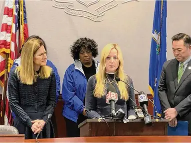  ?? Ken Dixon/Hearst Connecticu­t Media ?? Tara Donnelly of Easton, center, recalls the 2005 murders of her parents in their Fairfield jewelry store. Joining her in a news conference in the Legislativ­e Office Building on Monday were Lt. Gov. Susan Bysiewicz, far left, Deborah Davis, an advocate with Mothers United Against Violence, near left, and Attorney General William Tong, right.