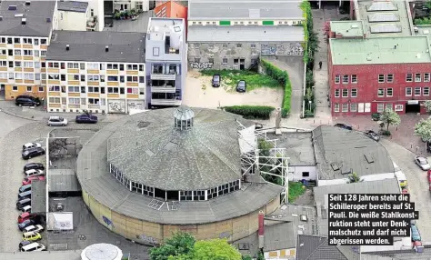  ??  ?? Seit 128 Jahren steht die Schillerop­er bereits auf St. Pauli. Die weiße Stahlkonst­ruktion steht unter Denkmalsch­utz und darf nicht abgerissen werden.