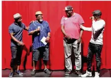  ??  ?? Présentati­on du stage par Nasty, Abdou N’diaye, Kristoff Zami et un danseur de la troupe.