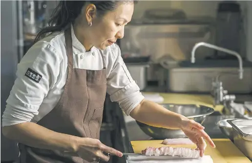  ?? Da mian Dovarganes / the asociat
ed press ?? Chef Niki Nakayama cuts fish at her n/naka restaurant in Los Angeles. She is one of just six chefs to be profiled on Netflix’s
first homegrown documentar­y series, Chef’s Table, which features some of the most innovative chefs cooking today.