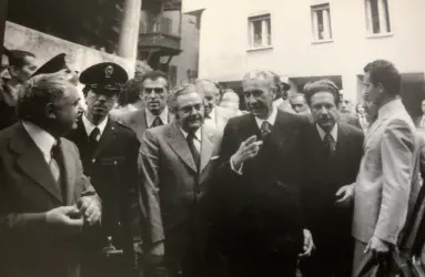  ?? (Foto Salomon) ?? Momento istituzion­ale Aldo Moro nel capoluogo trentino accolto dall’allora presidente della Provincia Bruno Kessler e da Flaminio Piccoli. Correva l’anno 1976