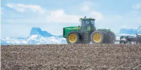  ?? JEFF MCINTOSH THE CANADIAN PRESS FILE PHOTO ?? While Canada is the world's sixth-largest producer of wheat, many farmers are facing extreme weather conditions, high input costs and labour shortages.