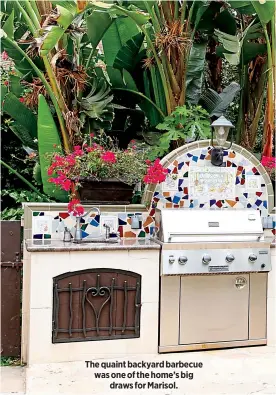  ??  ?? The quaint backyard barbecue was one of the home’s big
draws for Marisol.