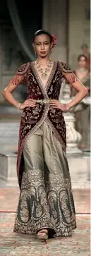  ?? ?? A model showcases Valaya’s latest couture collection ‘ALMA’ at the FDCI India Couture Week 2022. Above: JJV line includes a range of travel-friendly and lightweigh­t Indian wear. Below: Italy is one of the favourite shopping destinatio­ns for Valaya.