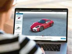  ?? Foto: Porsche ?? Von wegen Schmuddele­cke: Edel-Hersteller Porsche bietet online einen Konfigurat­or für Autofolien an. Eine Vollverkle­bung kostet mindestens 4000 Euro.