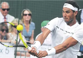  ??  ?? ESPAÑOL. Rafael Nadal tendría el primer hueso duro de Wimbledon hasta en las semifinale­s.