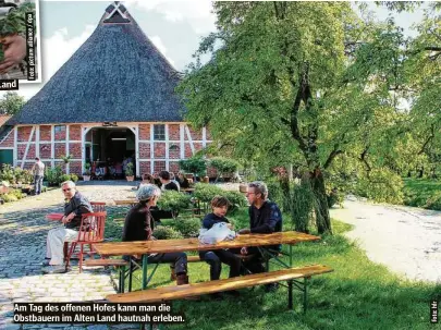  ??  ?? Am Tag des offenen Hofes kann man die Obstbauern im Alten Land hautnah erleben.