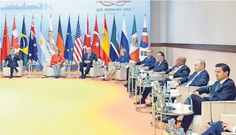  ??  ?? El presidente Enrique Peña Nieto asistió a la reunión de mandatario­s de la Cumbre del G20, en la que dialogó con algunos de sus homólogos.
