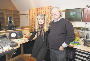  ?? Michael Loccisano / Getty Images ?? Tina Weymouth and Chris Frantz at their Fairfield home in 2013. Below, David Byrne and Frantz, on drums, perform live on a New York City stage in 1977.