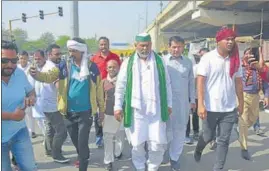  ?? SAKIB ALI /HT ?? Farmer leader Rakesh Tikait and his supporters at the Ghazipur border on Wednesday.