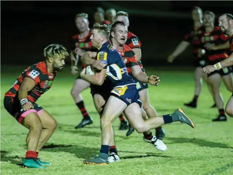  ?? Photos: Kevin Farmer ?? HEAVY CONTACT: Highfields centre Sean Hamel bursts onto the ball in plain sight of Valleys second rower Hnaloan Budden during the Eagles 30-24 win at Kuhls Rd on Saturday night.