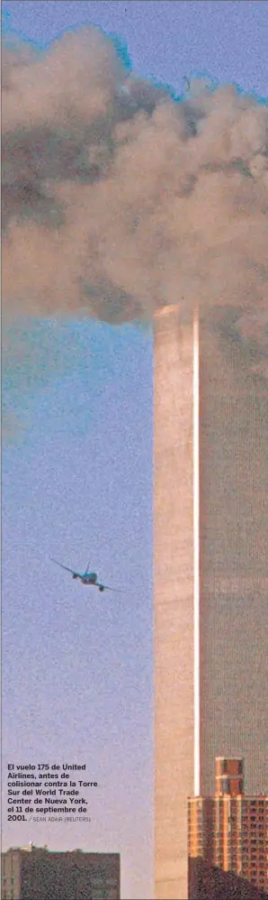  ?? / SEAN ADAIR (REUTERS) ?? El vuelo 175 de United Airlines, antes de colisionar contra la Torre Sur del World Trade Center de Nueva York, el 11 de septiembre de 2001.