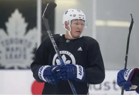  ?? CARLOS OSORIOTORO­NTO STAR ?? Swedish rookie Andreas Borgman won a spot with the Leafs’ defence ahead of Calle Rosen, proving that size still matters on an NHL blue line.